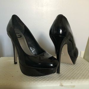 Black Pumps